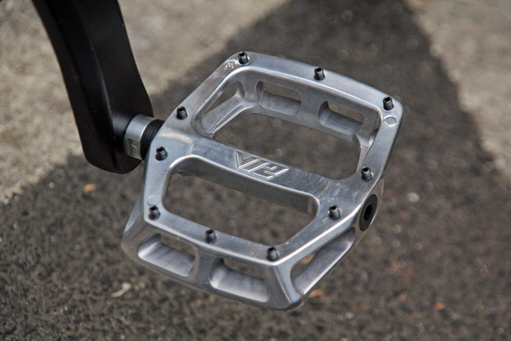 DMR V12 pedal