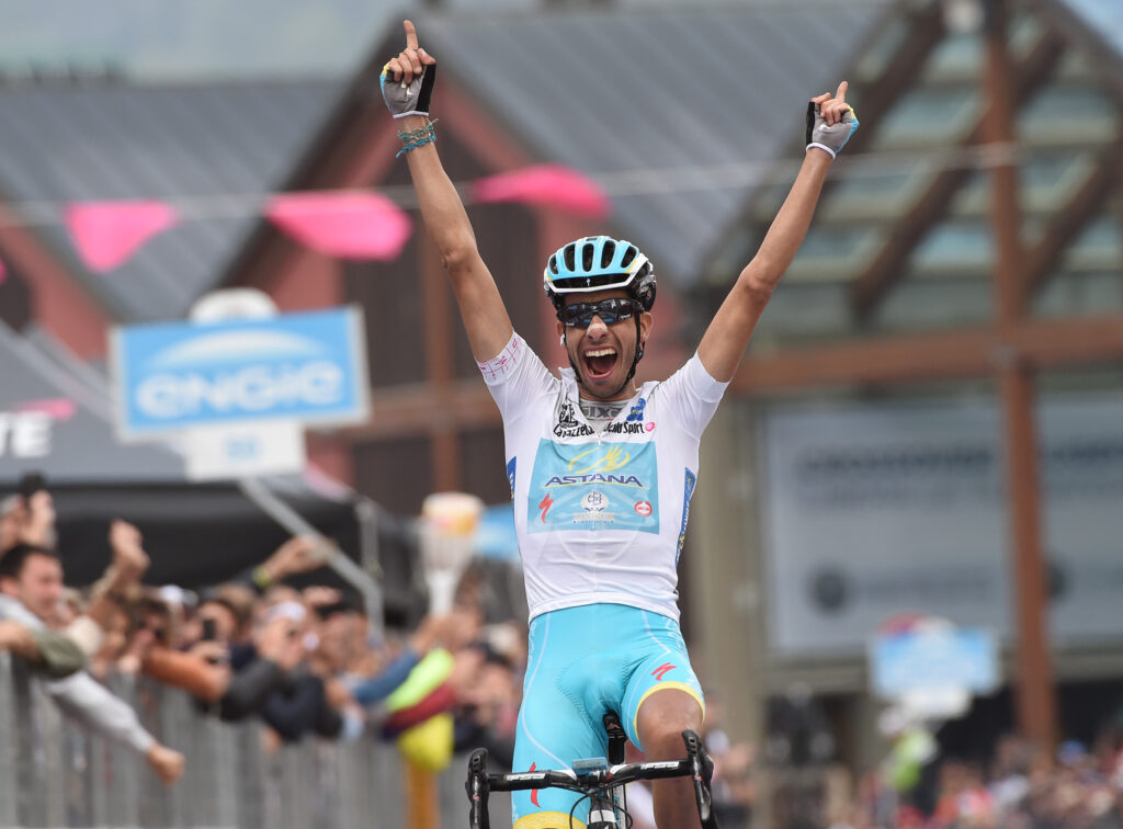 Fabio Aru celebrates winning stage 20 of the 2015 Giro (Photo ANSA, DAL ZENNARO)