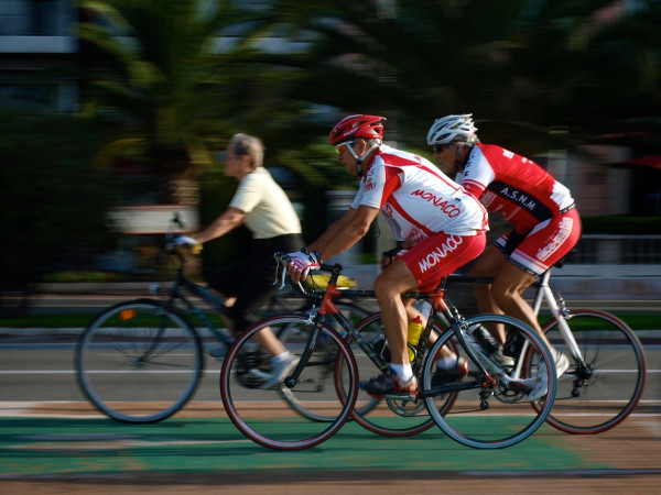 Older cyclists (© Simon MacMichael)