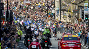 Yorkshire Grand Depart crowd (picture credit Welcome to Yorkshire, letouryorkshire com)