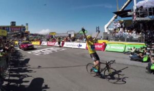 Chris Froome wins 2015 Tour de France Stage 10 (Velon.cc YouTube still)
