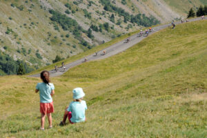 EtapeDuTour2015-LeCoqSportive-GlandonChildren-&copy;RufusExton