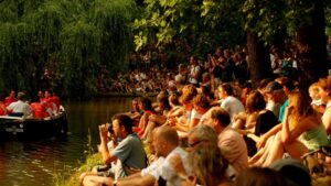 Fans watching 2015 Tour de France presentation in Utrecht (picture Le Tour Utrecht on Facebook)