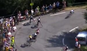 Geraint Thomas and Warren Barguil TdF 2015 Stage 16 crash