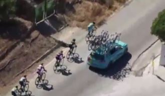 Vuelta 2015 Nibali and team car TV still