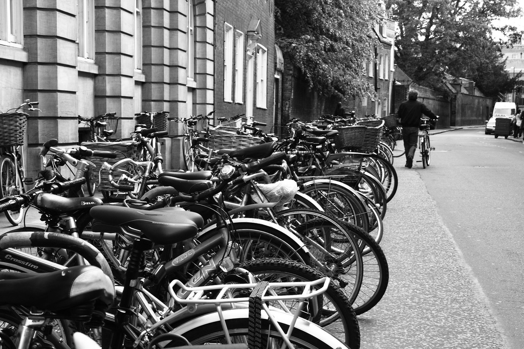 Cambridge bikes (CC licenced by fionaandneil:Flickr)