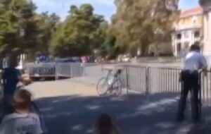 Car crashes through barriers at 2015 UCI Road World Championships video still