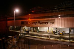 Edinburgh Waverley Station (CC licensed by Hec Tate via Flickr)
