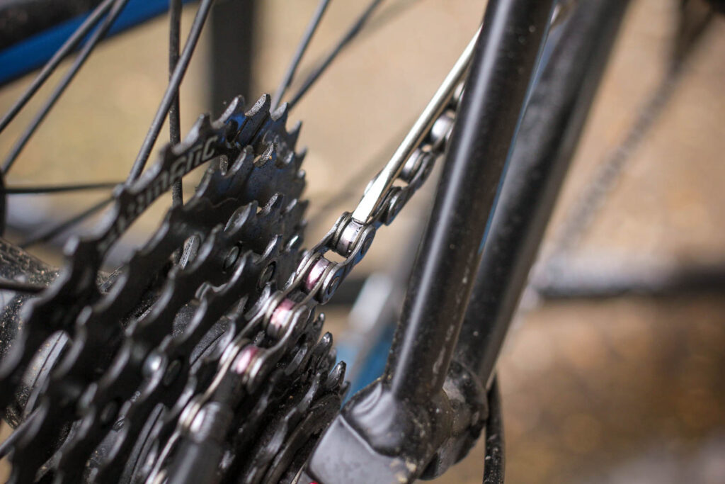 How to clean and lube your chain 08