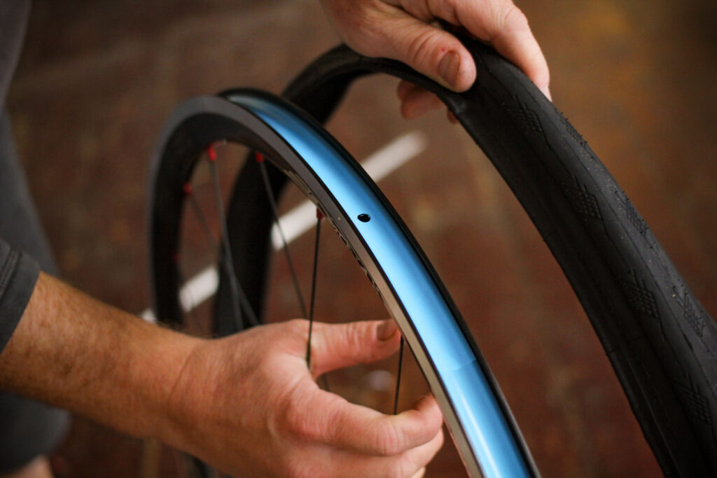 How to fit a clincher tyre step 05.jpg