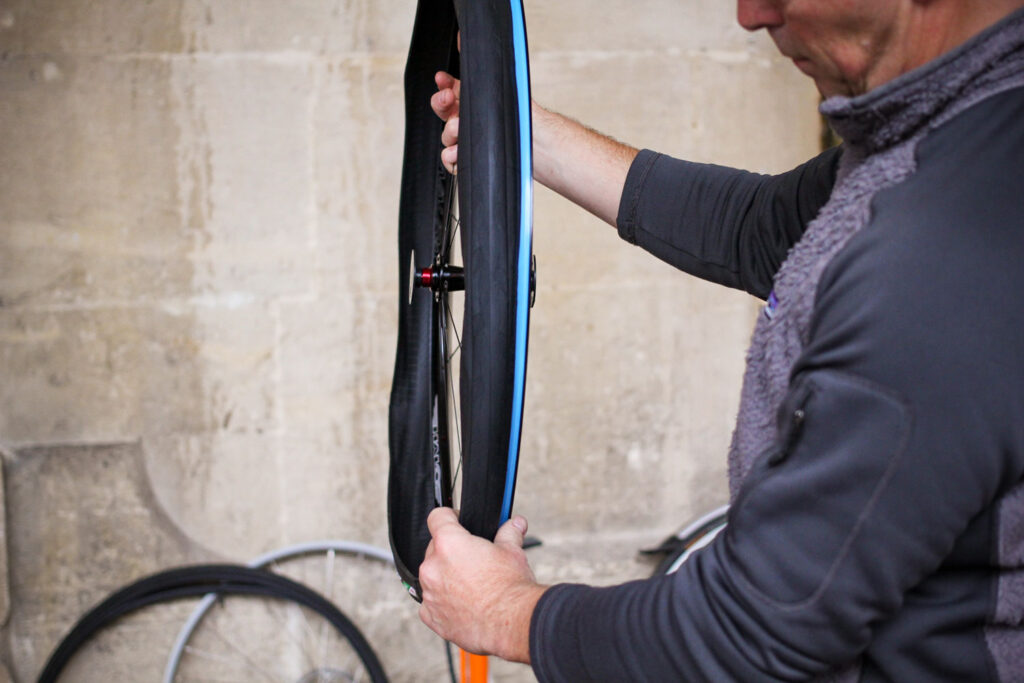 How to fit a clincher tyre step 08.jpg