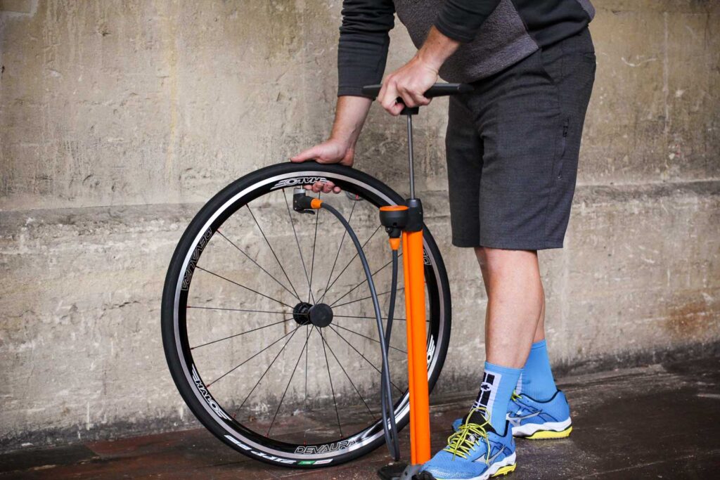 How to fit a clincher tyre step 18.jpg