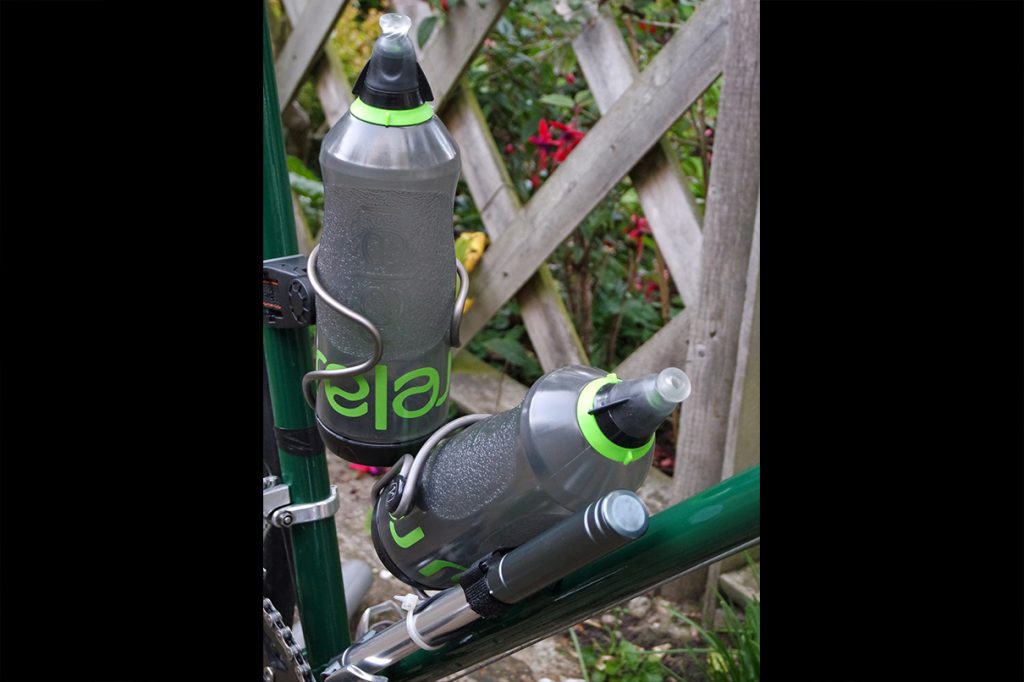 Relaj bottles baggy fit in cages