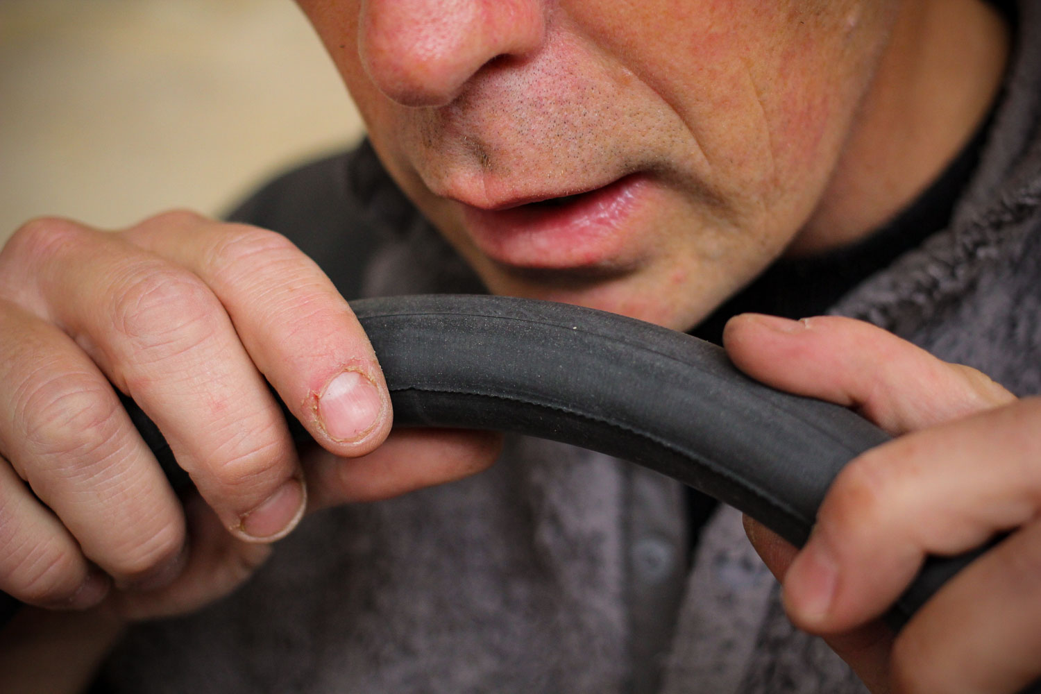 How to fix a puncture step 07
