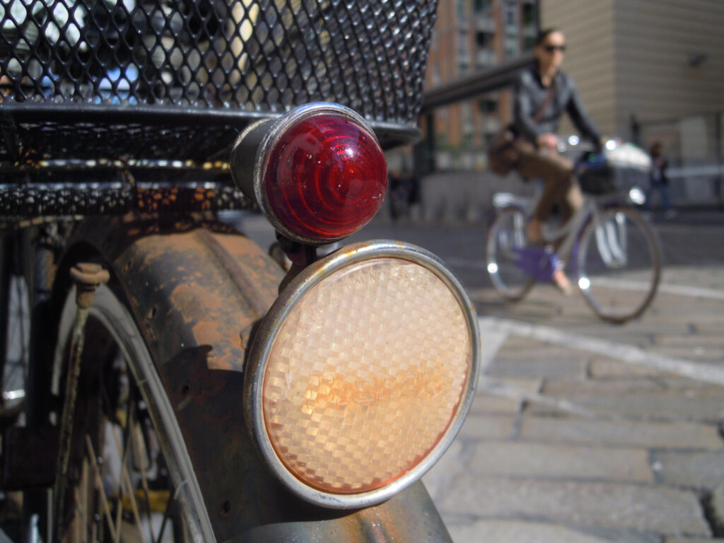 rear light (CC BY-NC-ND 2.0 acme08:Flickr).jpg