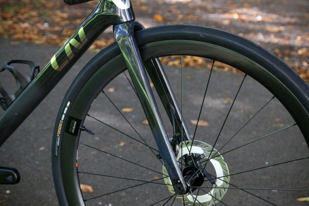 2023 Liv Avail Pro 0 &ndash; fork.jpg