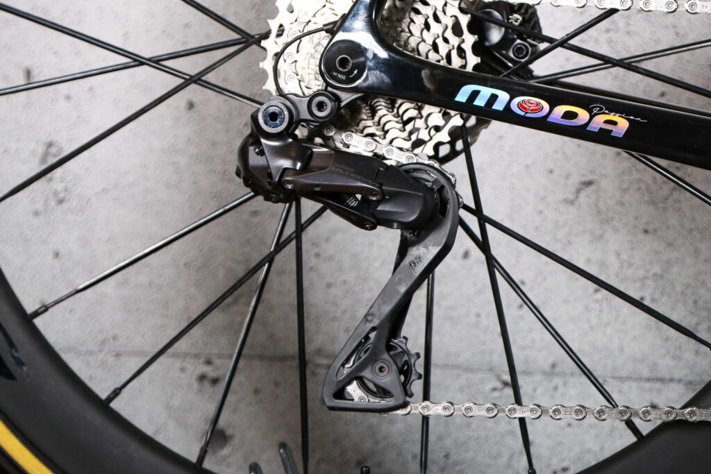 2023 Moda Alto Black Soul &ndash; rear mech.jpg