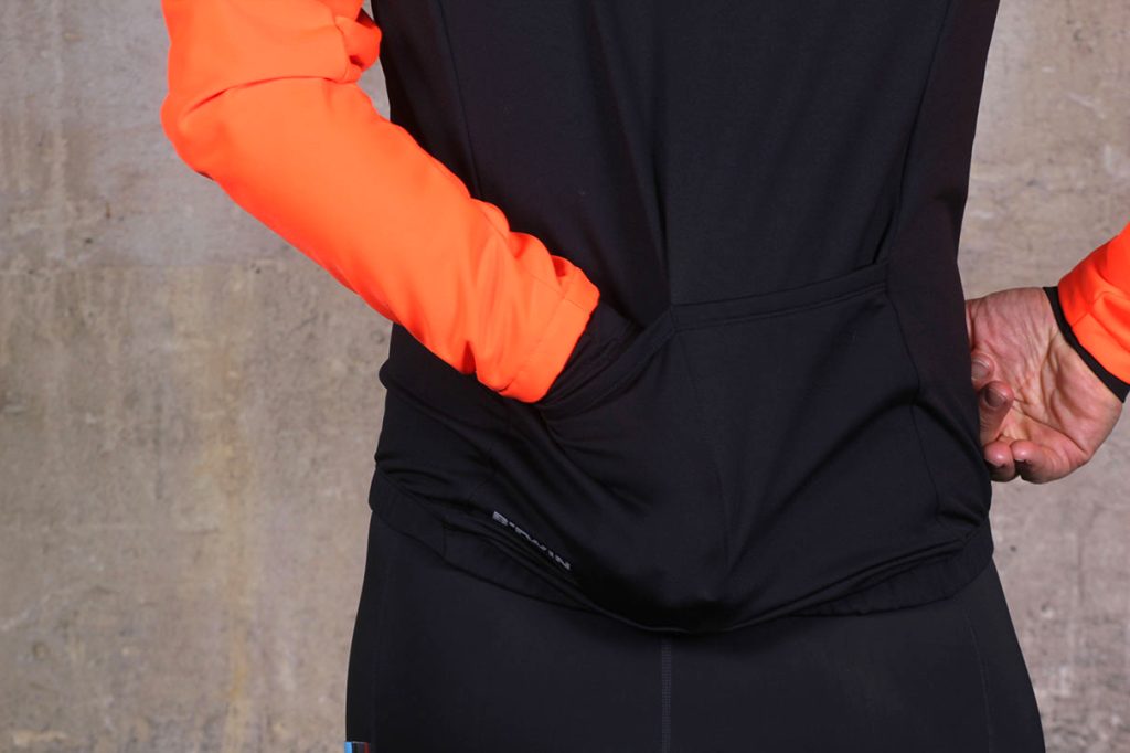 BTWIN 300 Warm Cycling Jacket – pocket