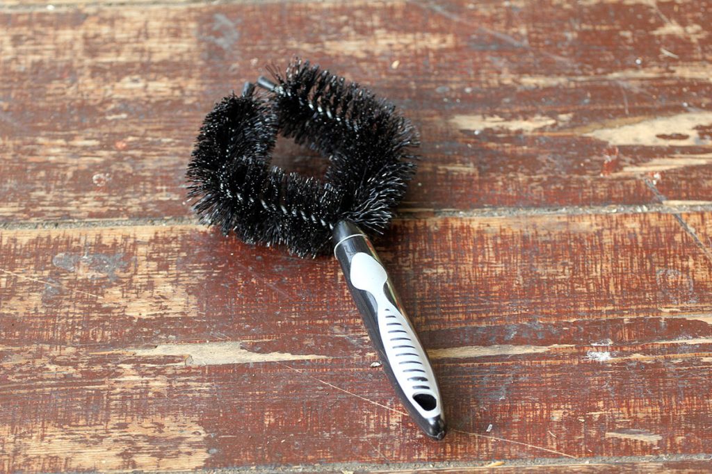 LifeLine Essential Bike and Chain Cleaning Kit – brush 1