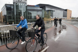 Robert Goodwill (L) and Chris Boardman (R) in Copehagen (copyright Britishcycling.org.uk)