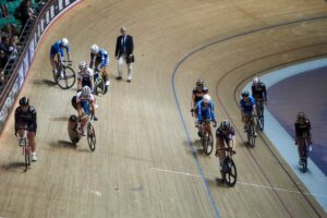 Women line up for Longest Lap at Revolution Series Manchester, Nov 2014 (picture credit Luke Webber)