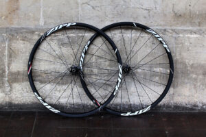 Zipp 30 Course Disc-brake Clincher wheels