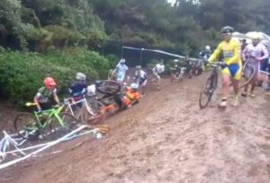 Cyclo-cross chaos (Marcin Motyka on Facebook).JPG