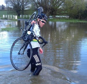 Mark Cavendish in a puddle (image via Twitter).jpg