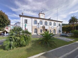 Massarosa town hall (image taken from StreetView).jpg