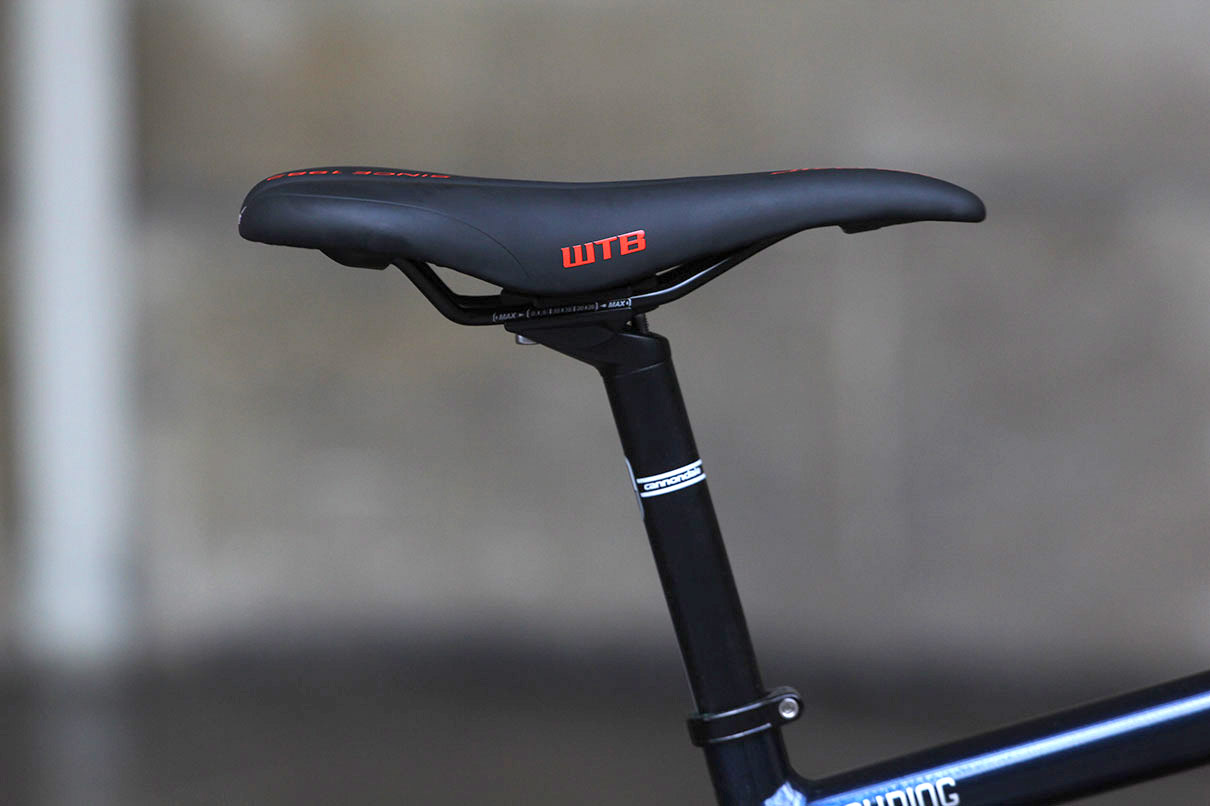 Cannondale Touring &ndash; saddle and post