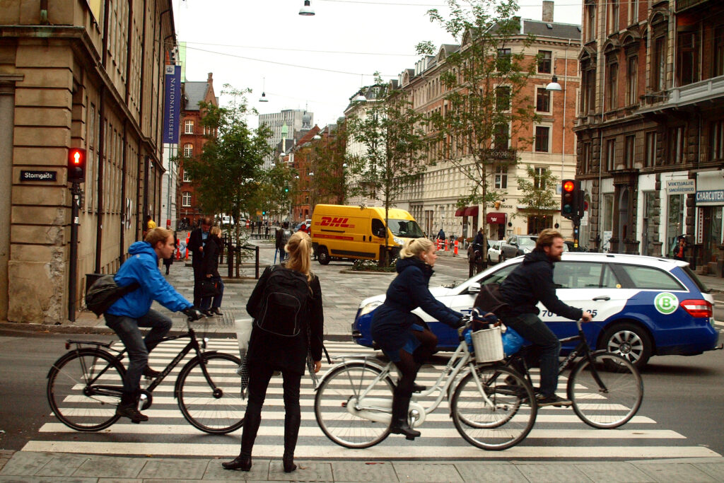 Cyclists in Copenhagen (CC licensed image by acf_windy:Flickr)