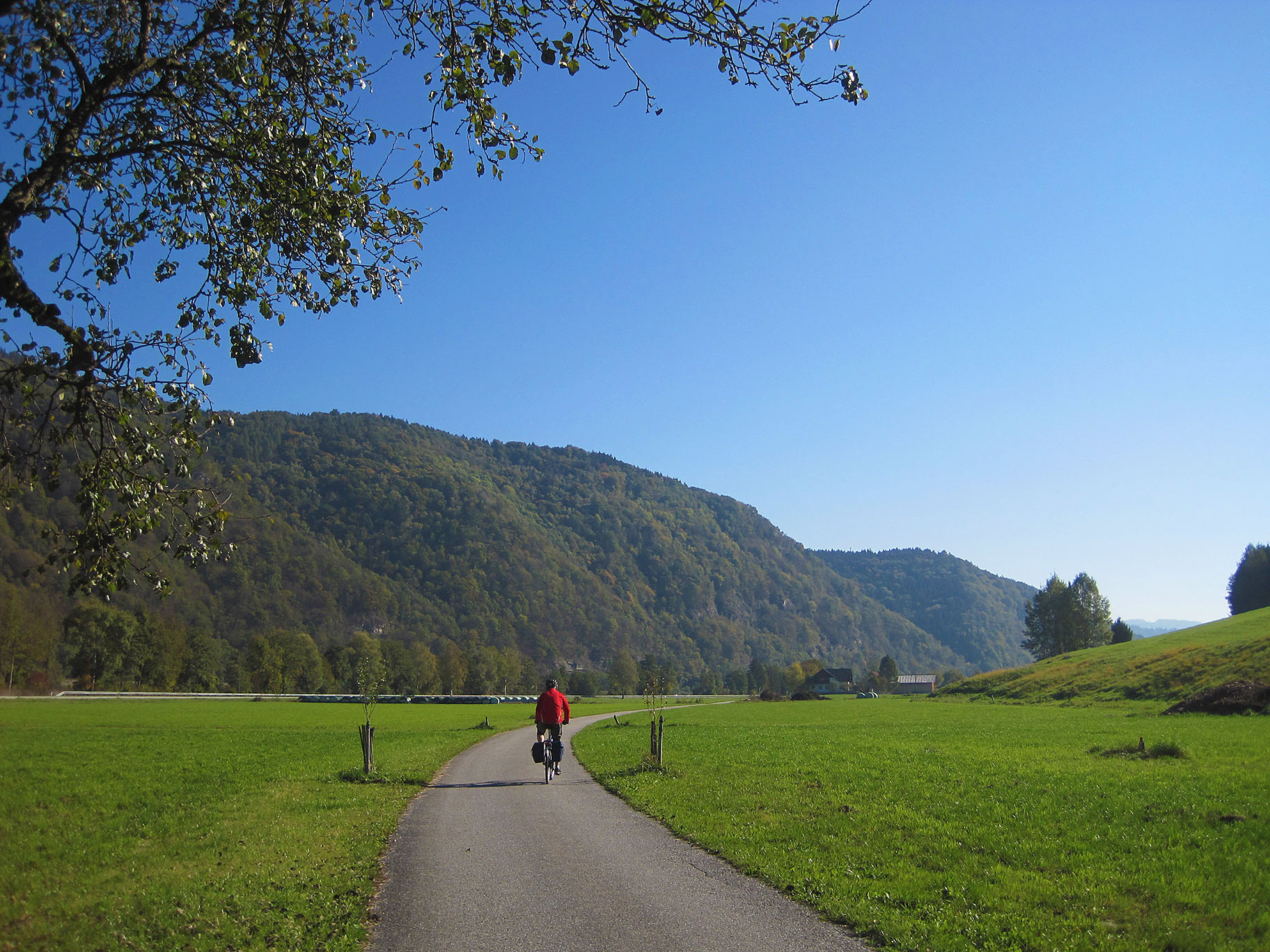 Down the Danube &ndash; Glorious autumn sunshine on the first day out of Passau