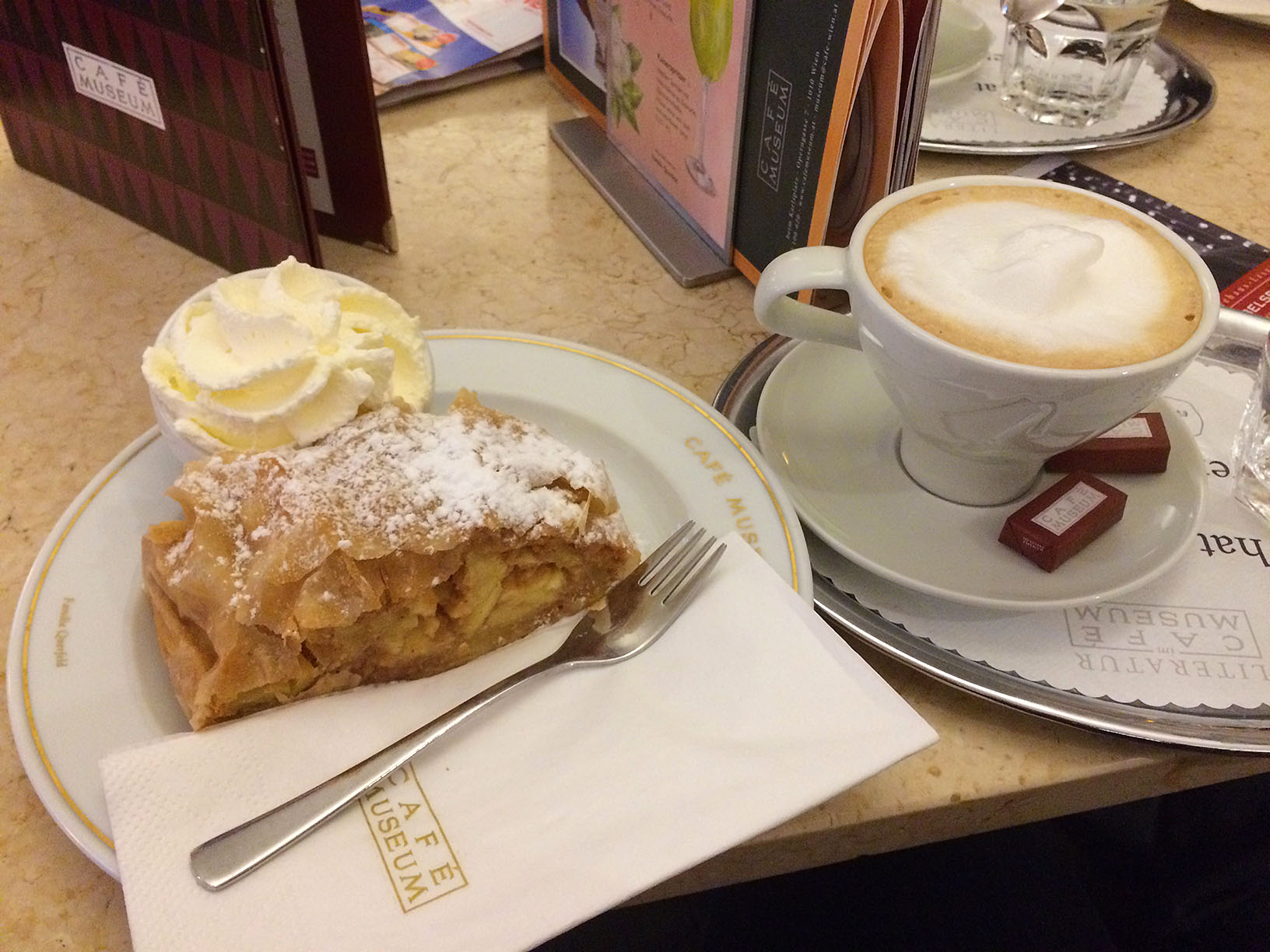 Down the Danube &ndash; Strudel and coffee in Vienna