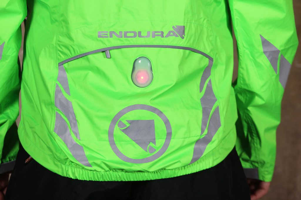 Endura Luminite II Jacket – back pocket.jpg