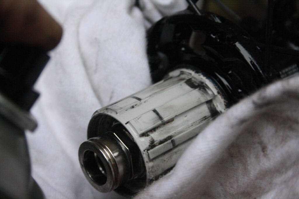 clean freehub splines.JPG