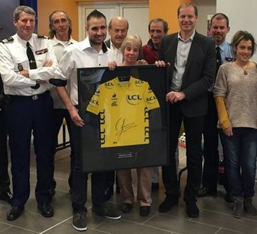 Jerome Cotto and Christian Prudhomme (source Gendarmerie Nationale on Twitter).JPG