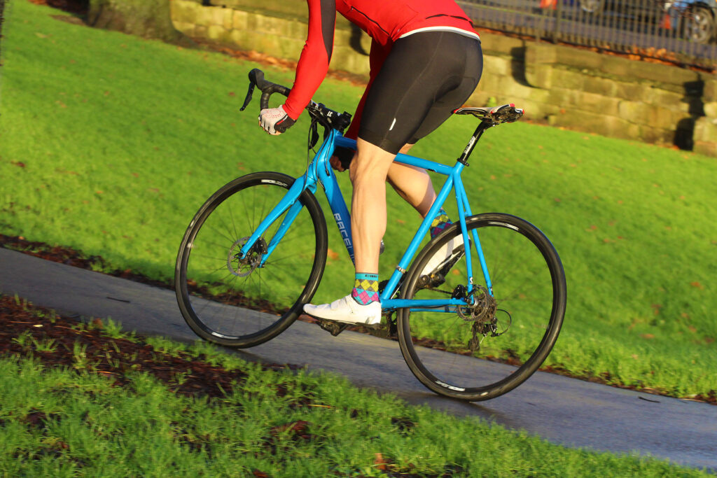 Kinesis Racelight 4S – riding 2.jpg