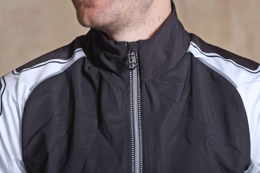 Assos iJshaqUno Jacket – collar.jpg
