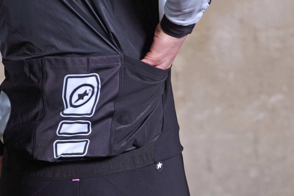 Assos iJshaqUno Jacket – pocket.jpg