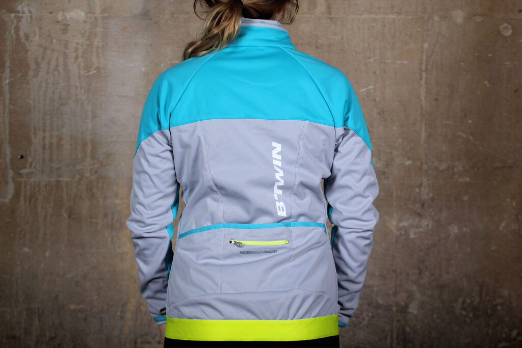 BTwin 700 Womens Warm Cycling jacket – back.jpg
