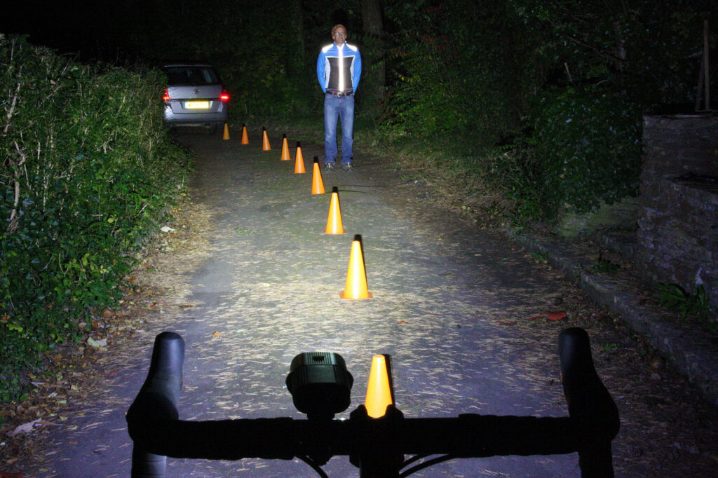 Cateye Volt 1600 – beam shot.jpg