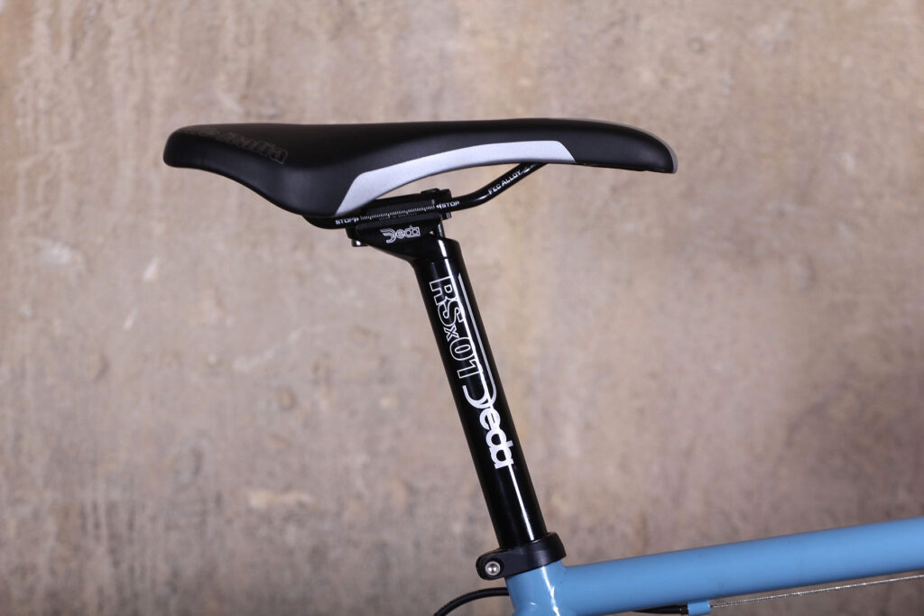 Enigma Ezona – post and saddle.jpg