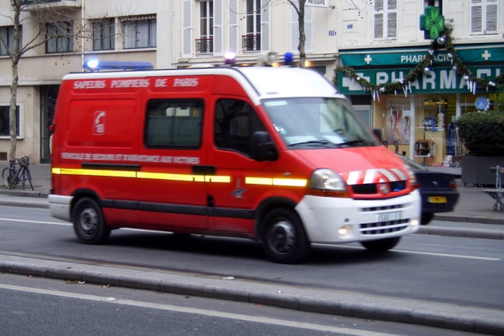 French ambulance (cropped, licensed CC BY SA 2.0 on Flickr by user MPD01605).jpg