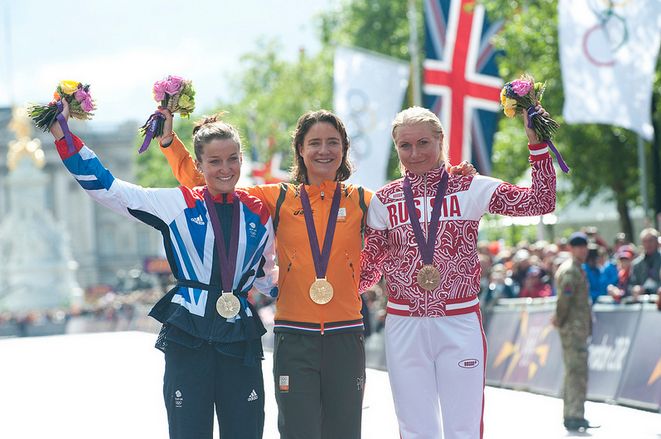 Olga Zabelinskaya (R) on London 2012 road race podium (copyright Britiishcycling.org_.uk).JPG