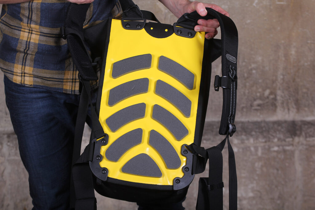 Ortlieb Velocity Backpack – back pads.jpg