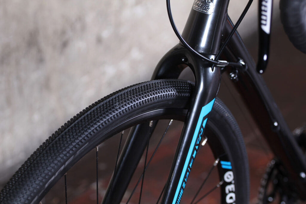 Raleigh Mustang Elite – fork clearance.jpg