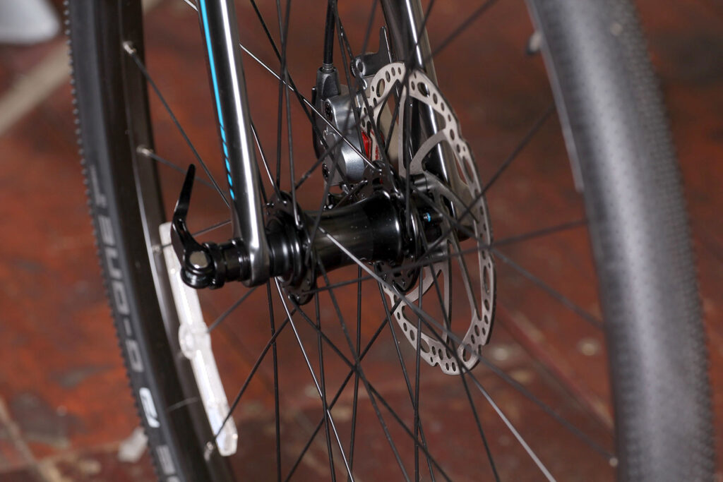 Raleigh Mustang Elite – front hub.jpg