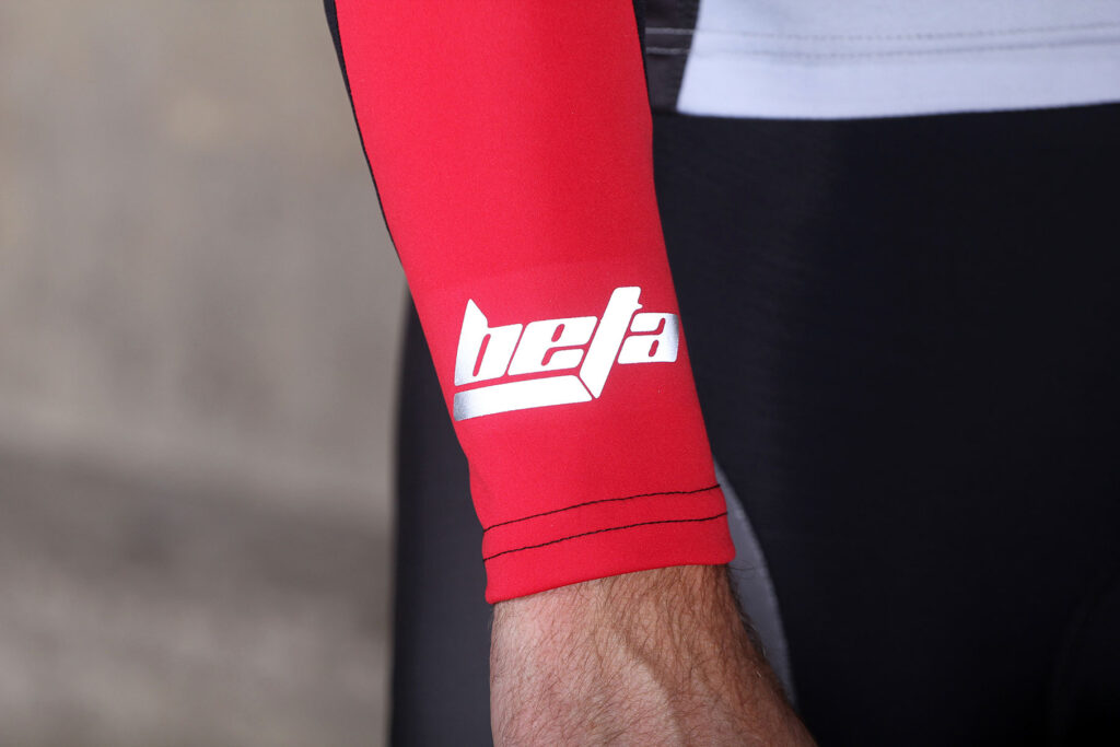 Santini Beta Arm Warmers – cuff reflective.jpg