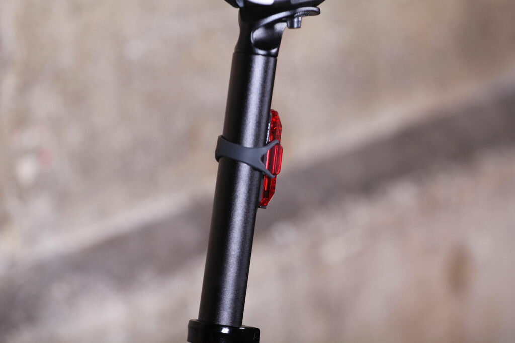 Topeak Redlite Aero USB – mount detail.jpg