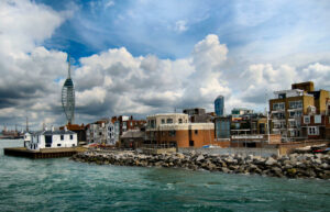 Portsmouth harbour (CC BY-SA 2.0 Ronald Saunders:Flickr)